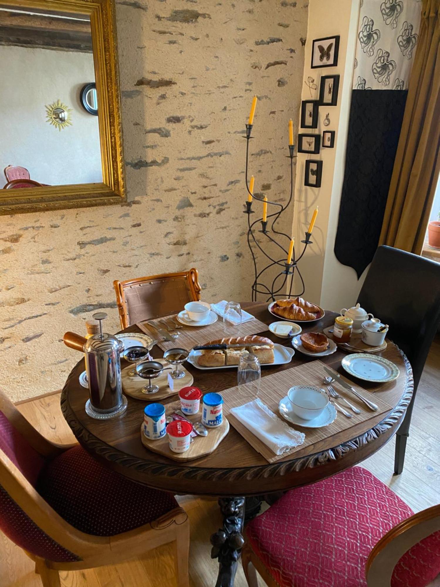 Une Nuit Chez Une Artisane Josselin Exterior foto